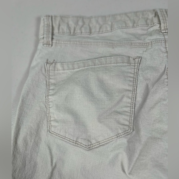 3 pair women’s shorts. All size 12 ,  Bandolino, Banana Republic, Seven 7 - Picture 6 of 14